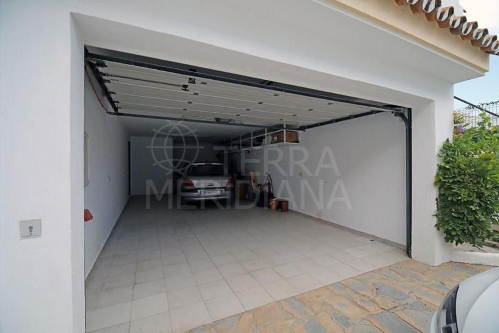 Villa in New Golden Mile, Estepona