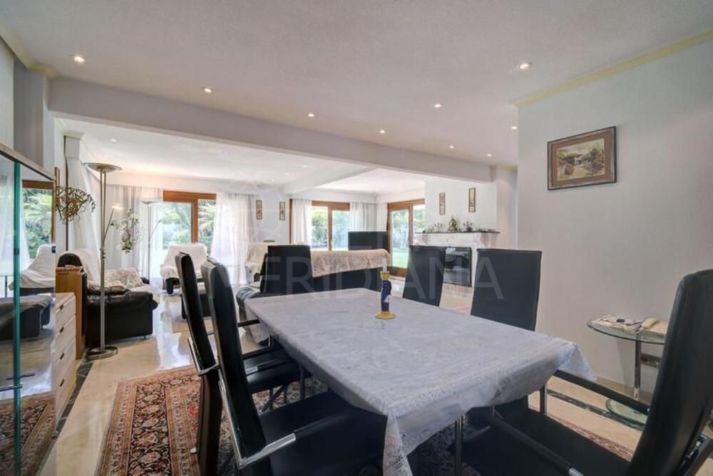 Villa in New Golden Mile, Estepona