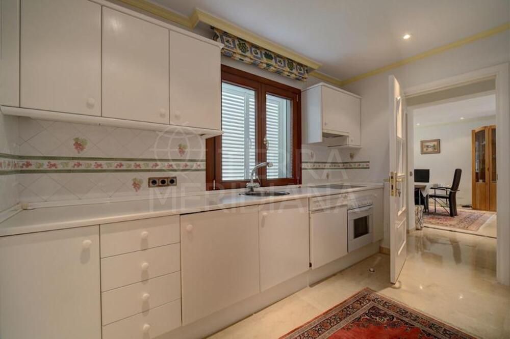 Villa in New Golden Mile, Estepona