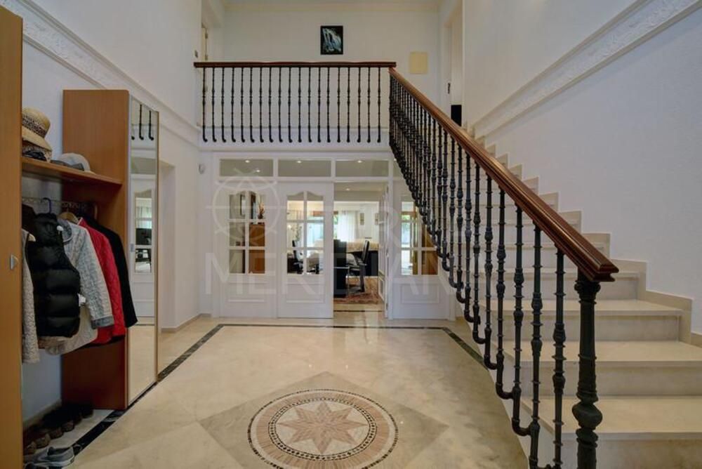 Villa in New Golden Mile, Estepona