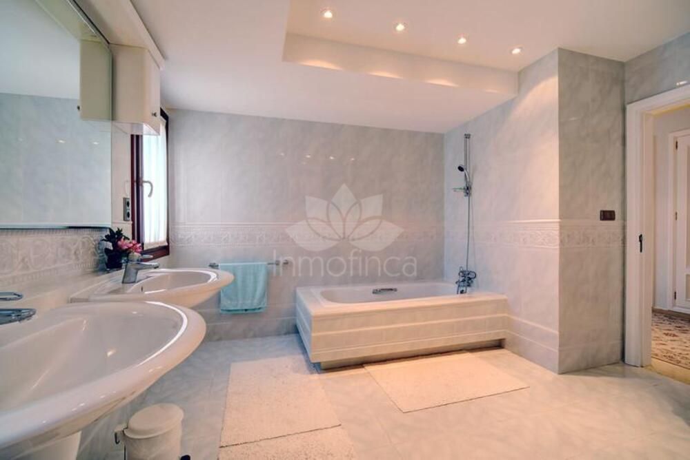 Villa en New Golden Mile, Estepona