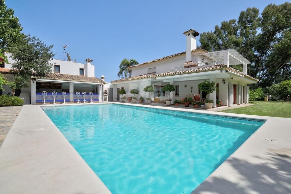 Villa en New Golden Mile, Estepona