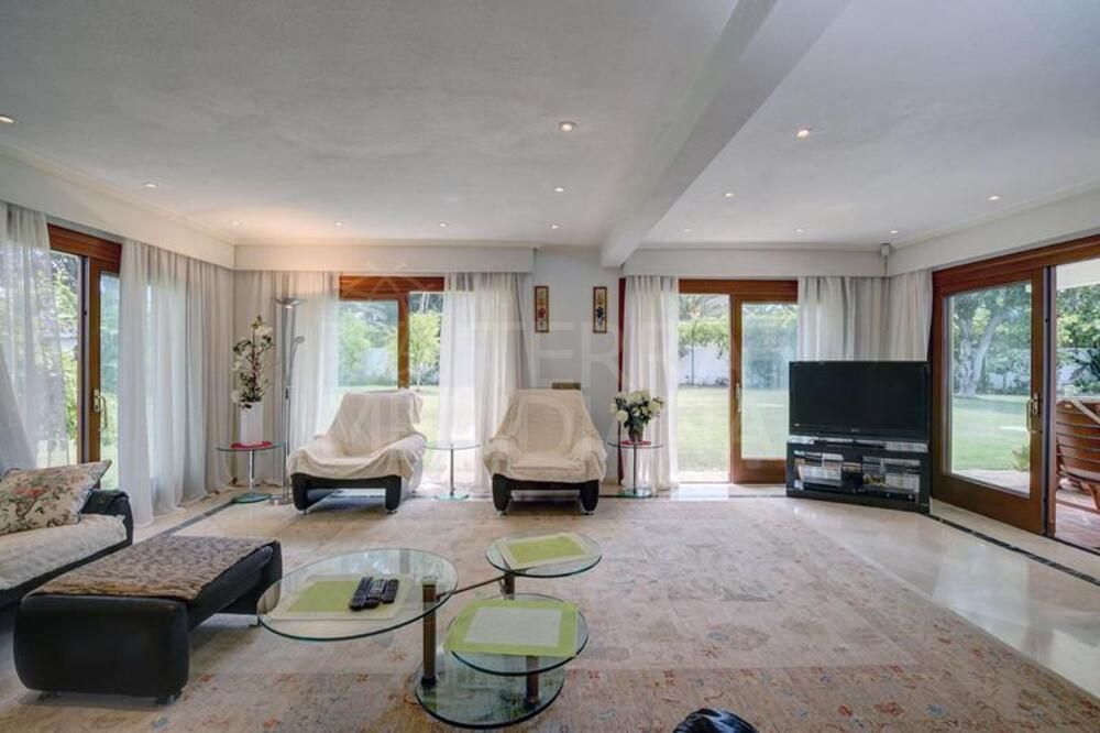 Villa in New Golden Mile, Estepona