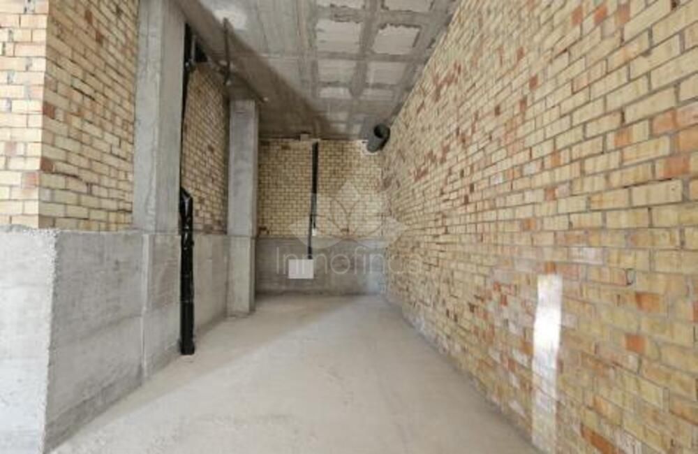 Centro Comercial en San Pedro Playa, San Pedro de Alcantara