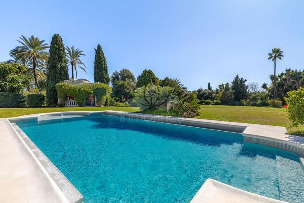 Villa in El Pilar, Estepona