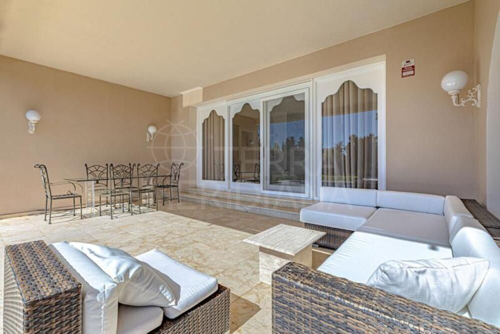 Villa in El Pilar, Estepona