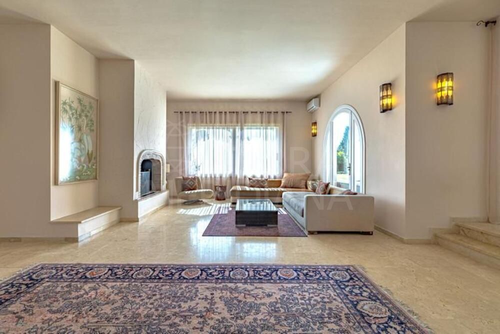 Villa in El Pilar, Estepona