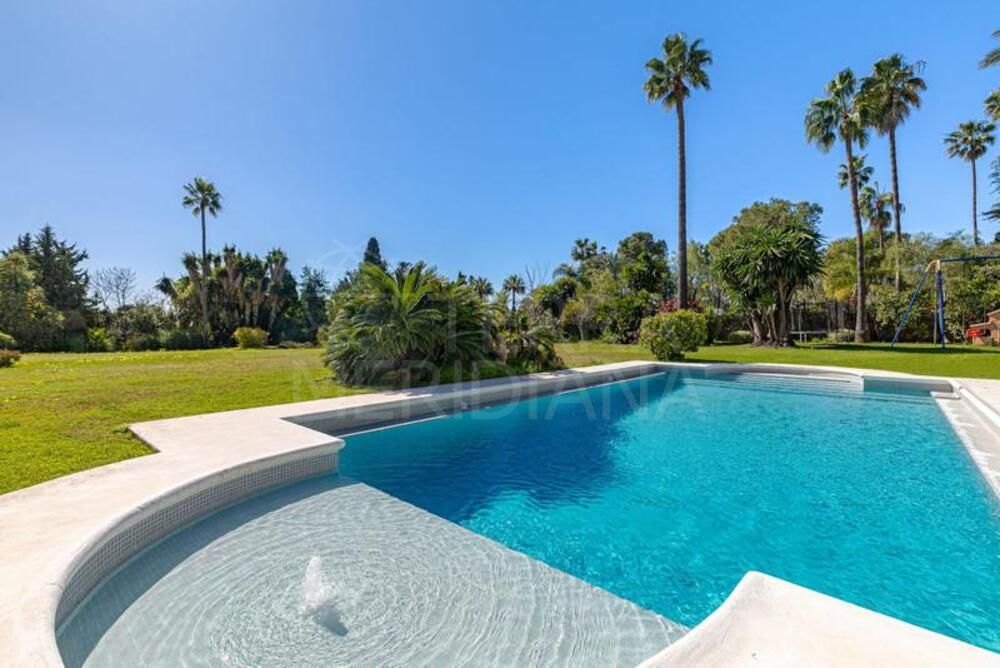 Villa in El Pilar, Estepona