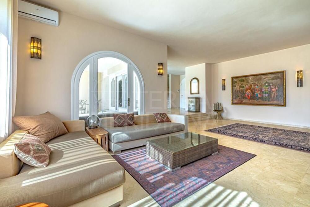 Villa in El Pilar, Estepona