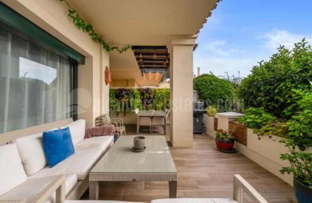 Ground Floor Apartment in Los Capanes del Golf, Benahavis
