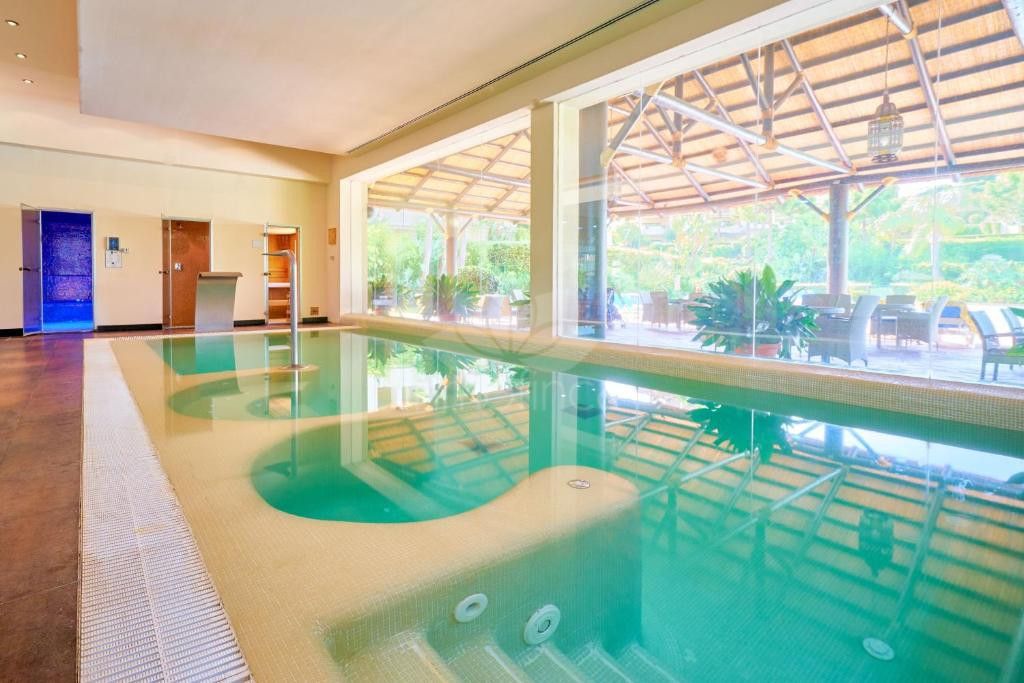 Ground Floor Apartment in Los Capanes del Golf, Benahavis