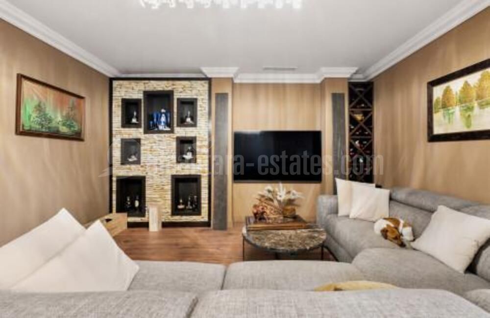 Ground Floor Apartment in Los Capanes del Golf, Benahavis