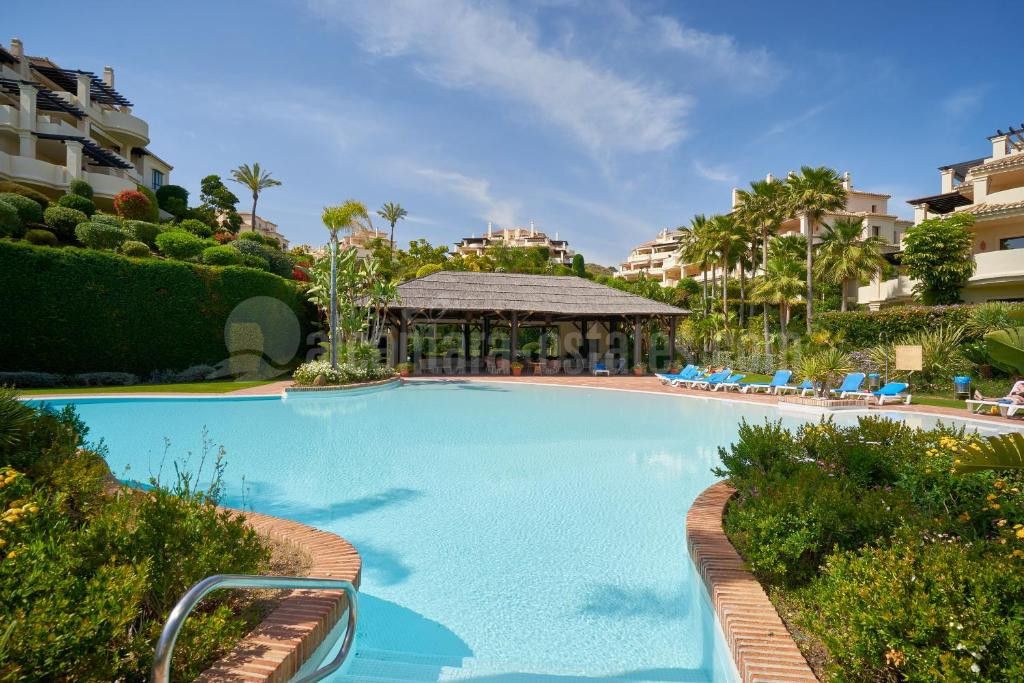 Ground Floor Apartment in Los Capanes del Golf, Benahavis