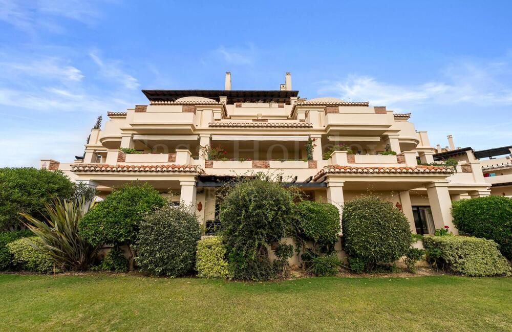 Ground Floor Apartment in Los Capanes del Golf, Benahavis