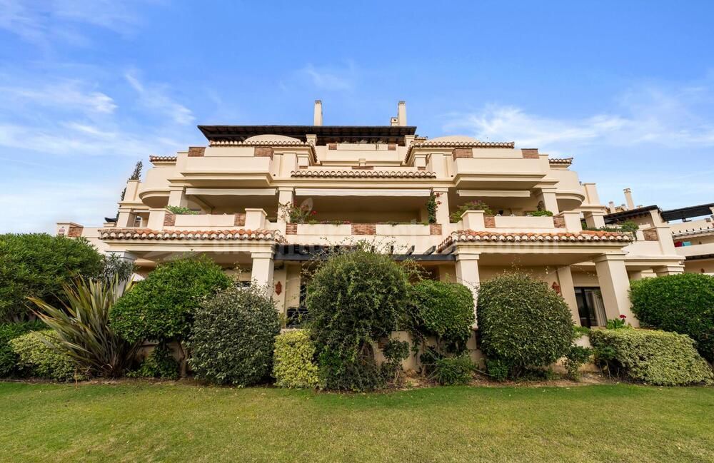 Ground Floor Apartment in Los Capanes del Golf, Benahavis