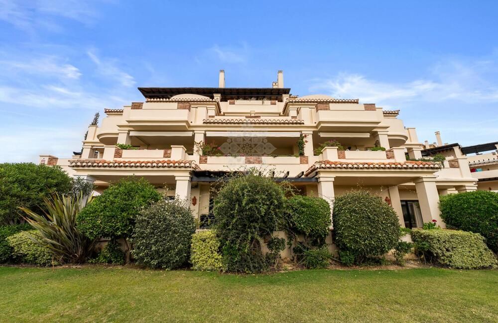 Ground Floor Apartment in Los Capanes del Golf, Benahavis
