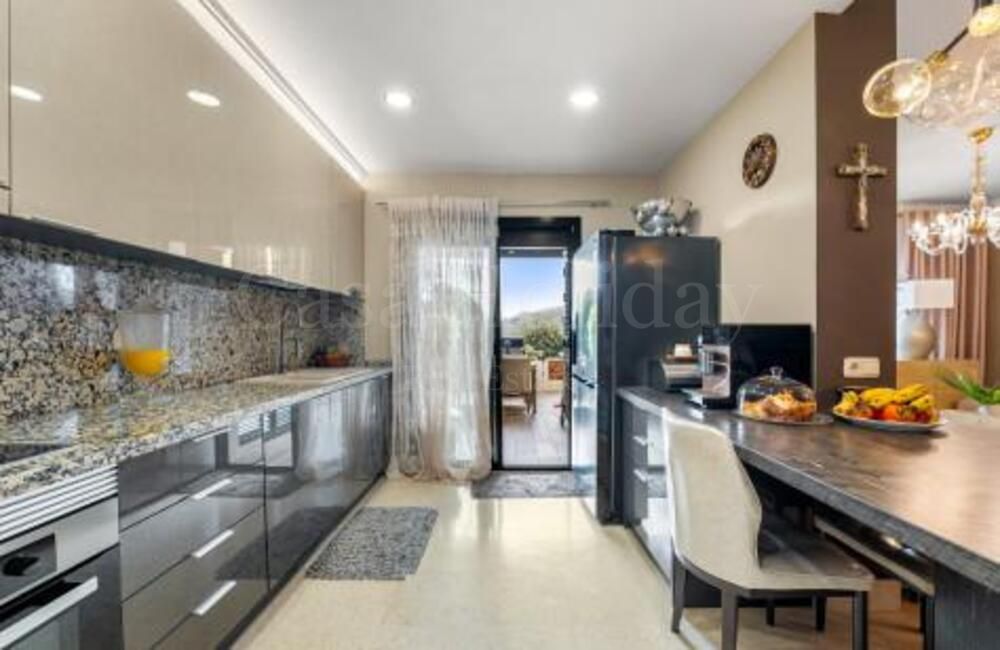 Ground Floor Apartment in Los Capanes del Golf, Benahavis