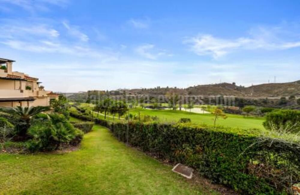 Ground Floor Apartment in Los Capanes del Golf, Benahavis