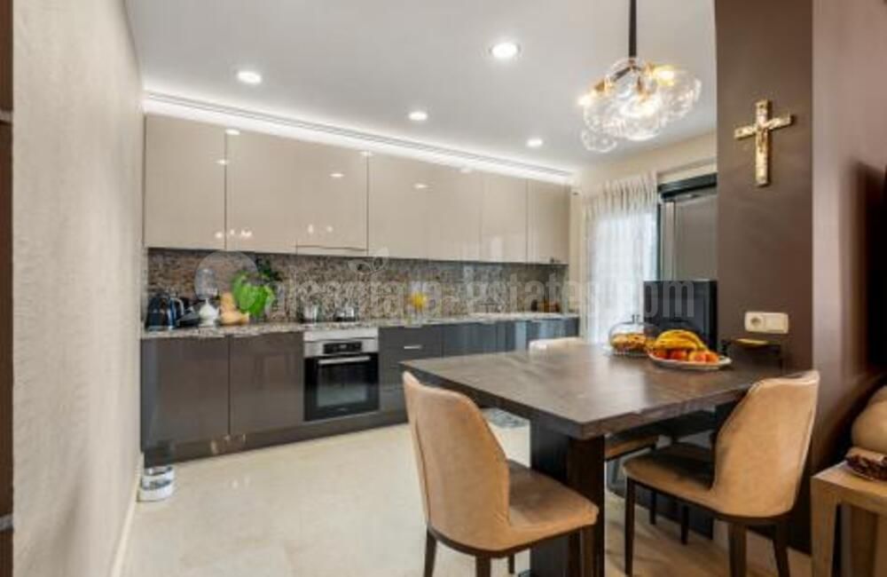 Ground Floor Apartment in Los Capanes del Golf, Benahavis