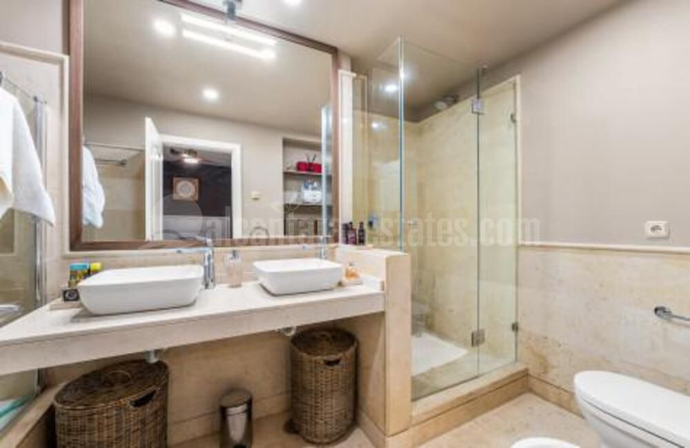 Ground Floor Apartment in Los Capanes del Golf, Benahavis