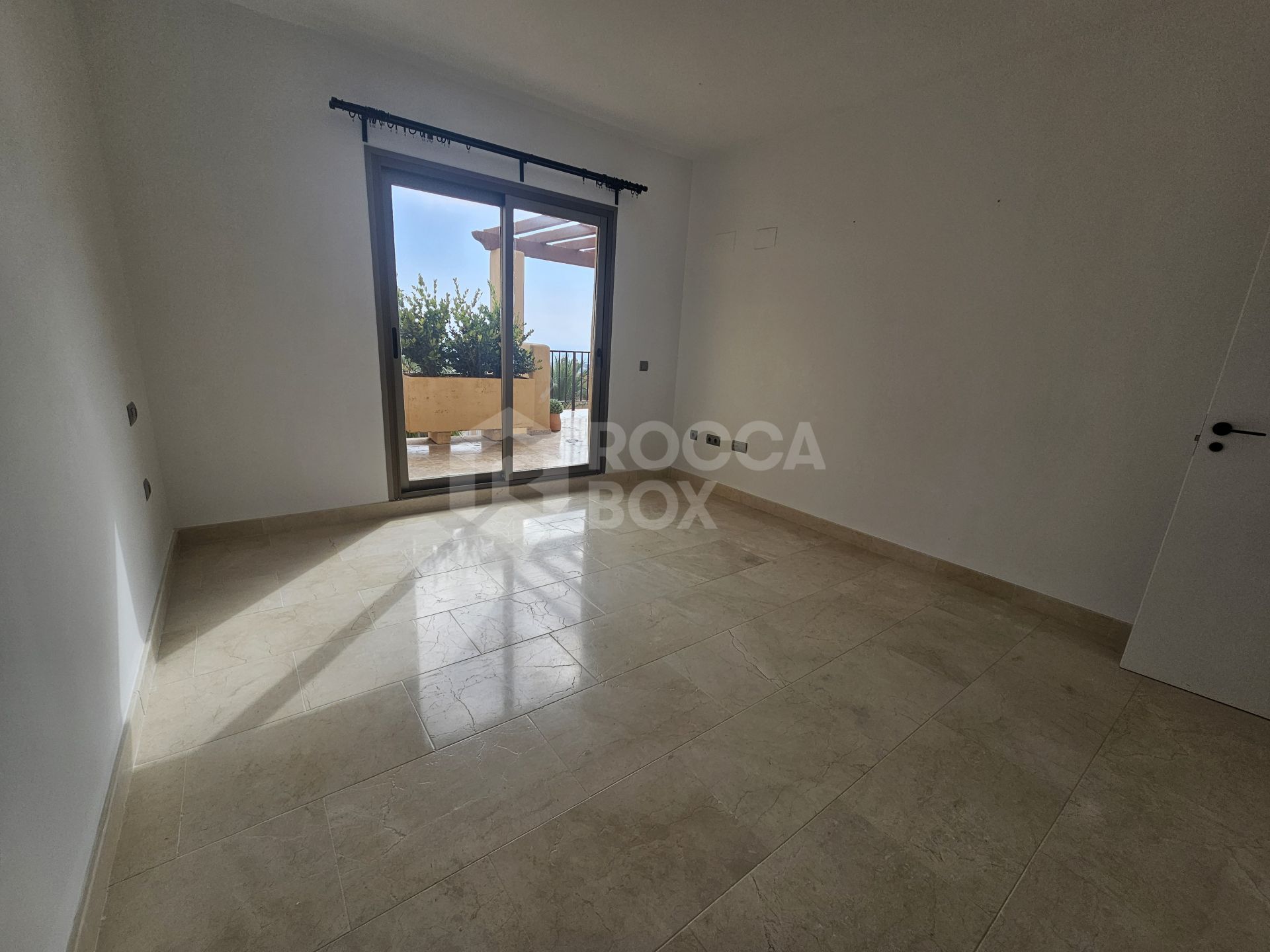 Penthouse for long term rent in Hacienda del Señorio de Cifuentes, Benahavis