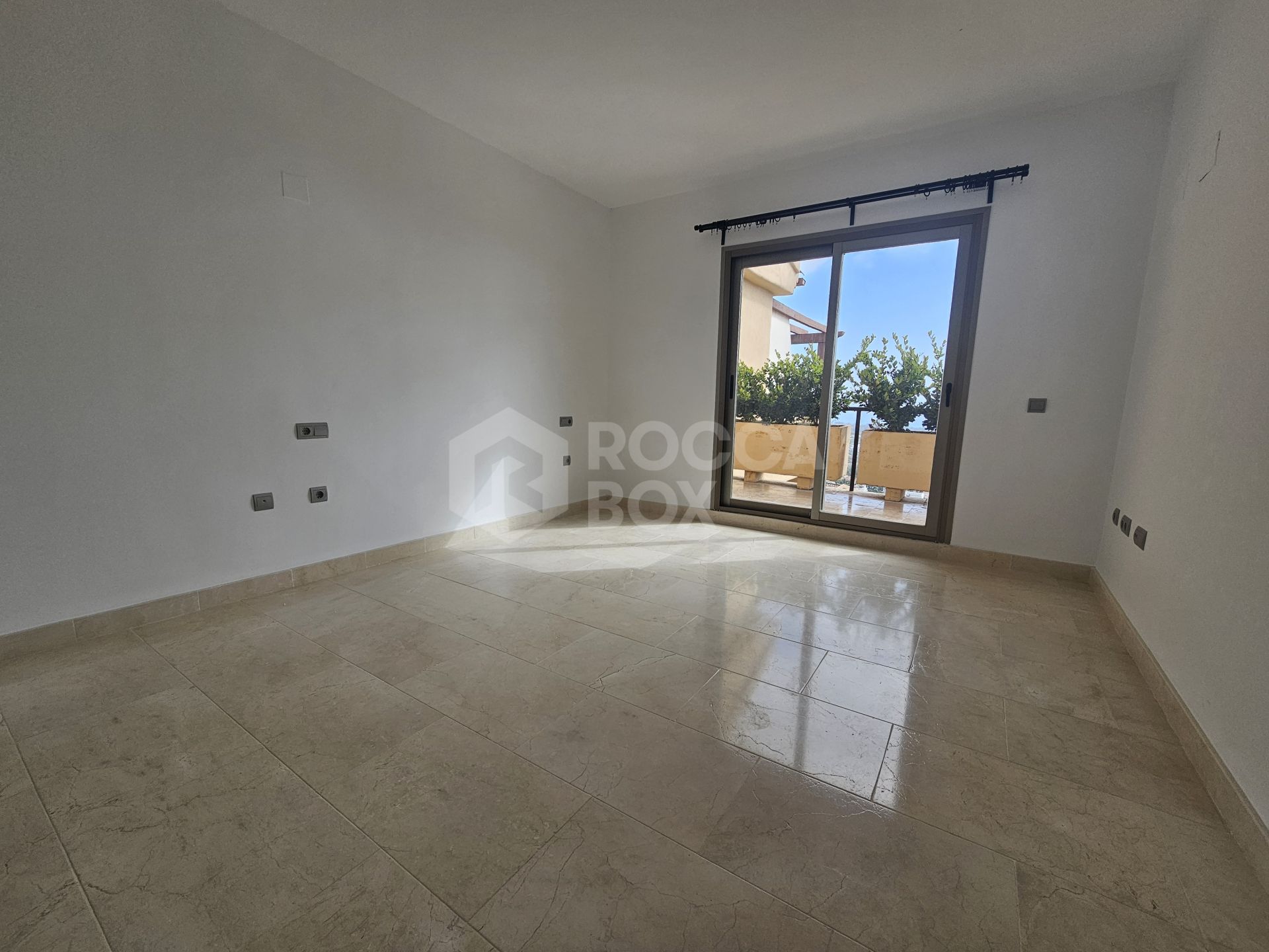 Penthouse for long term rent in Hacienda del Señorio de Cifuentes, Benahavis