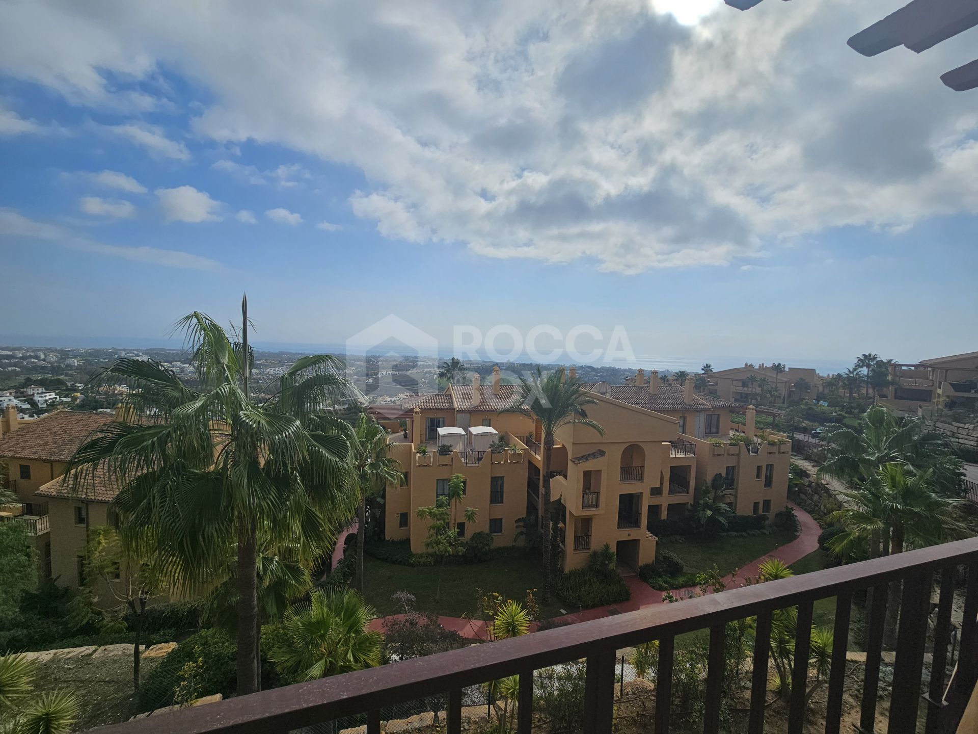 Penthouse for long term rent in Hacienda del Señorio de Cifuentes, Benahavis