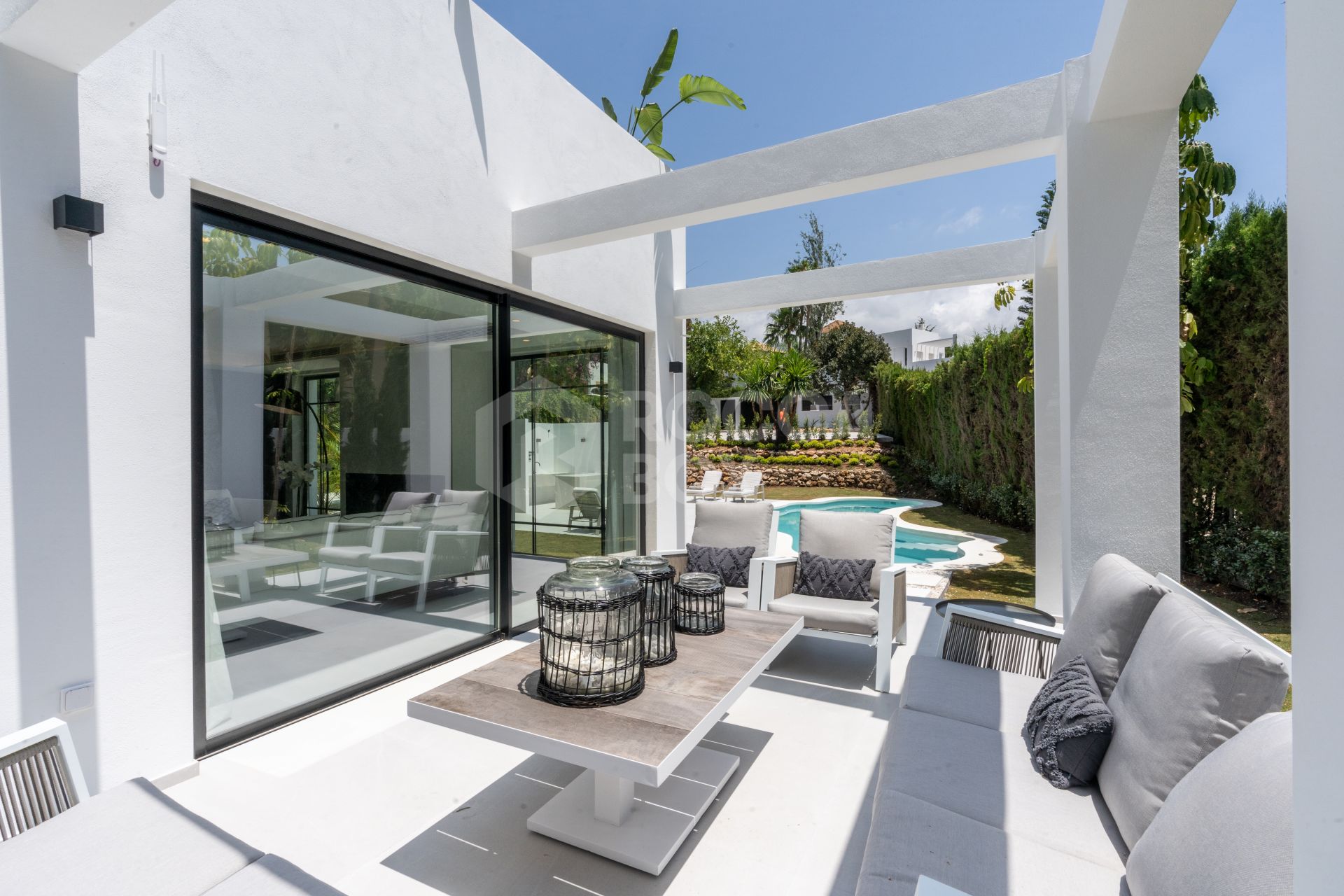 Villa for sale in Las Brisas, Nueva Andalucia