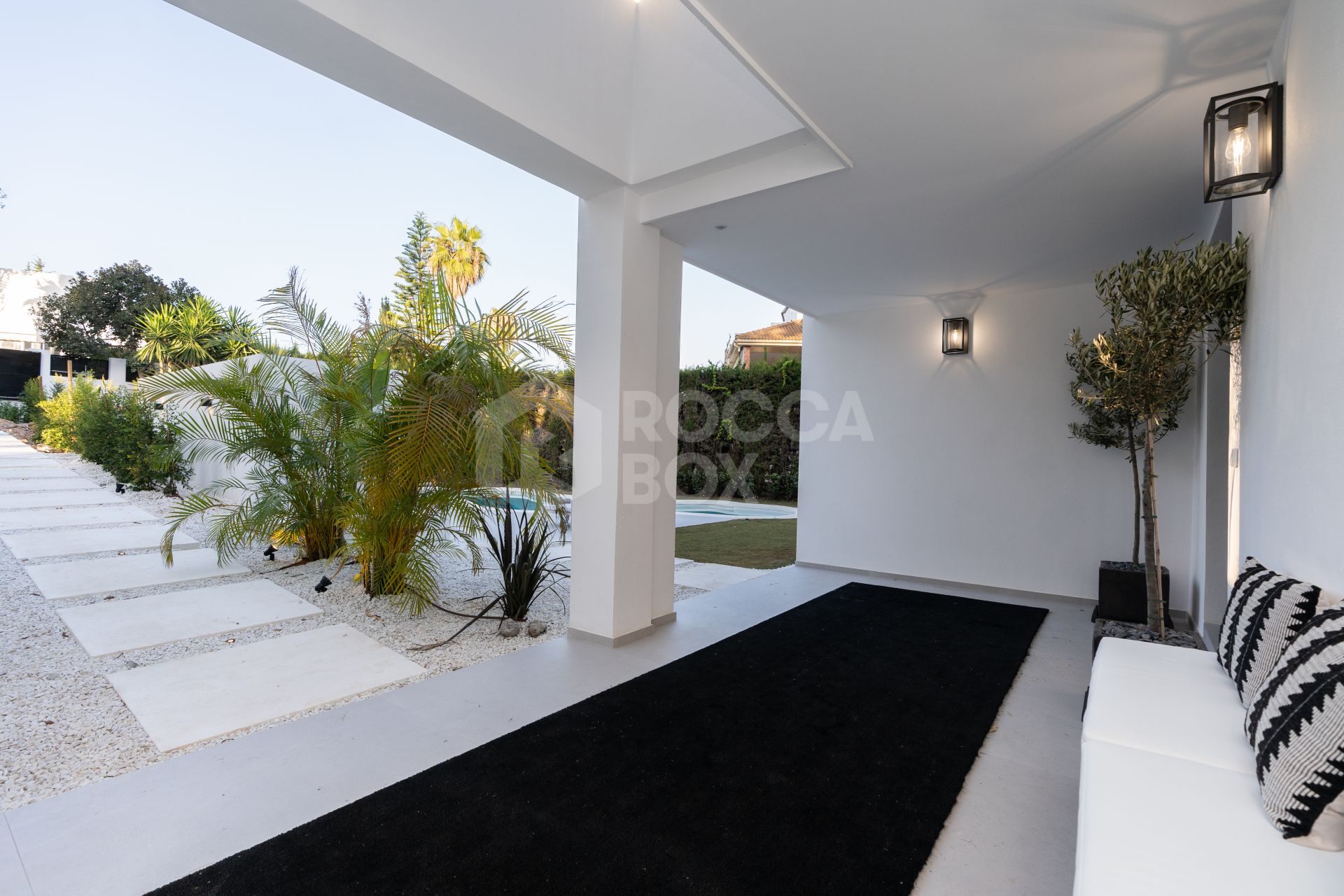 Villa for sale in Las Brisas, Nueva Andalucia