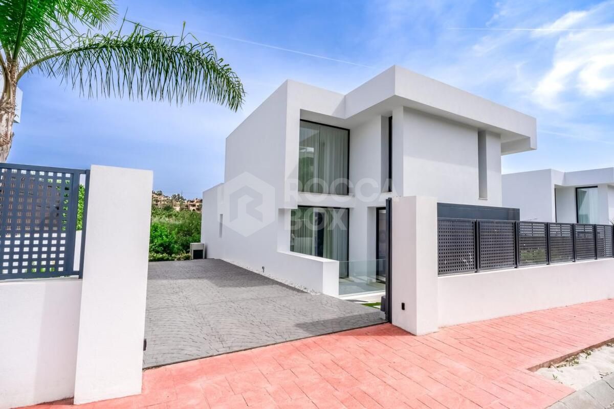 Luxury 5-Bedroom Villa in El Campanario, Estepona