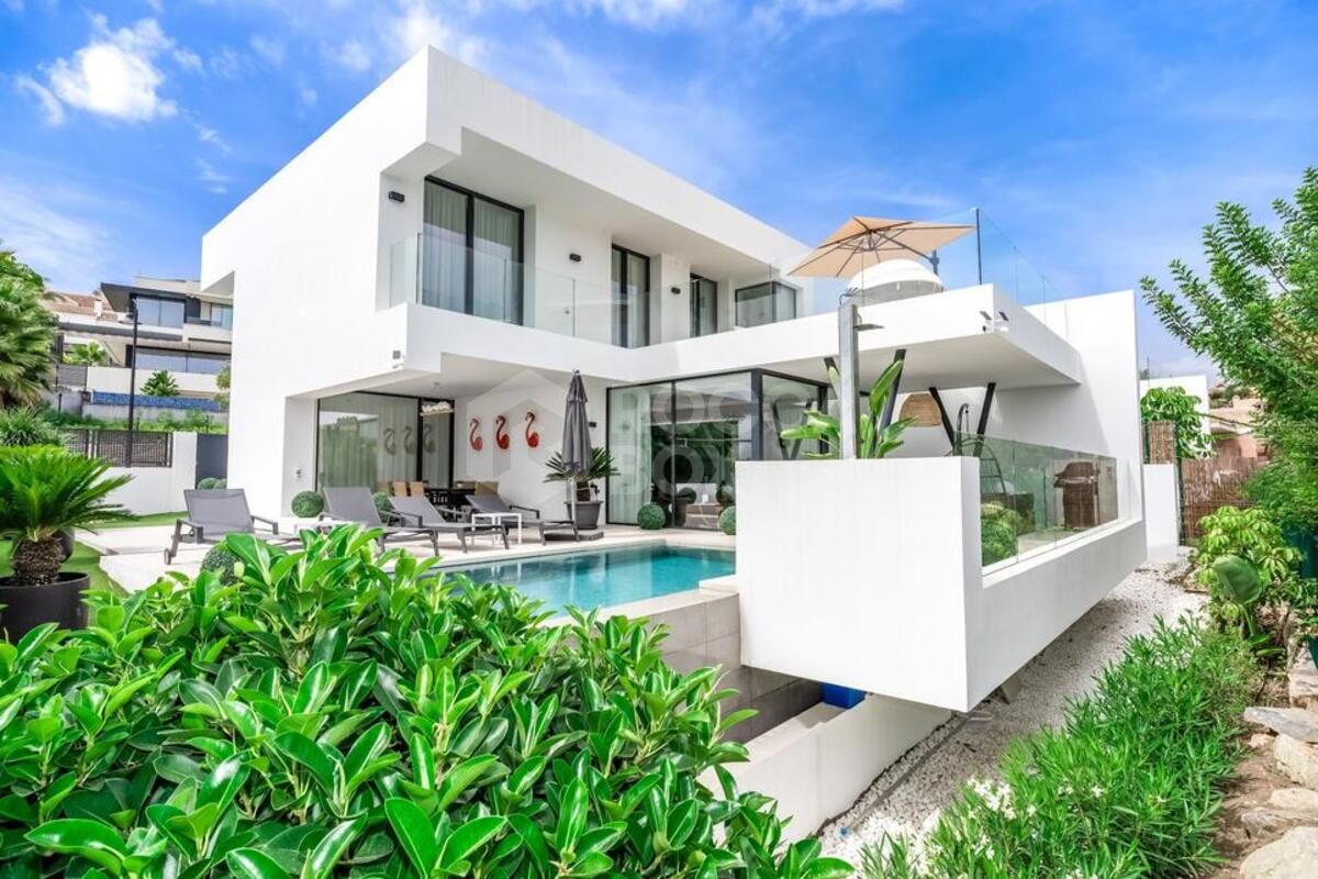 Luxury 5-Bedroom Villa in El Campanario, Estepona