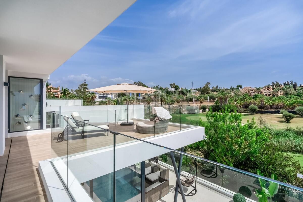 Luxury 5-Bedroom Villa in El Campanario, Estepona