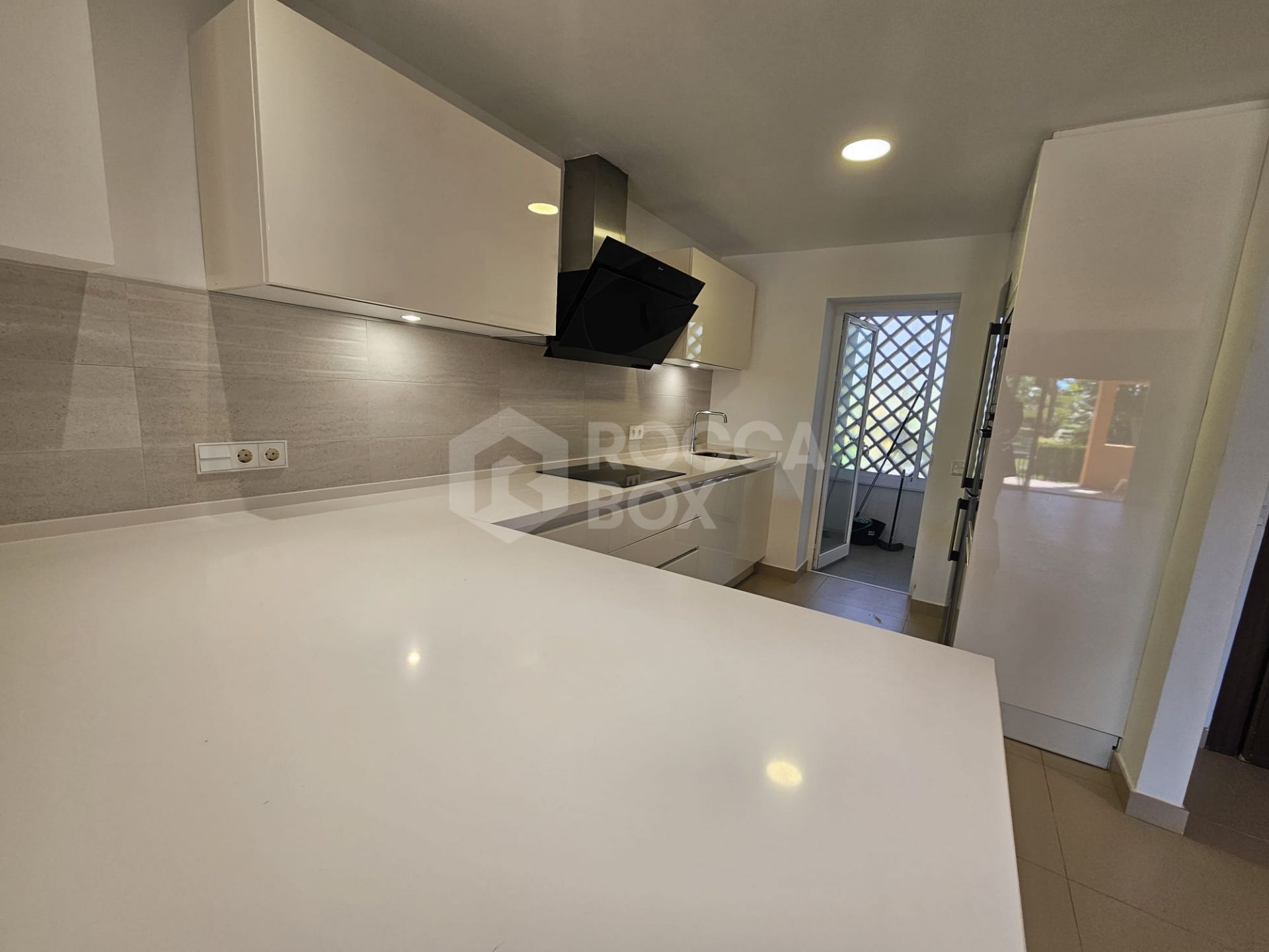 Semi Detached House for sale in Paraíso Bellevue, Benahavis