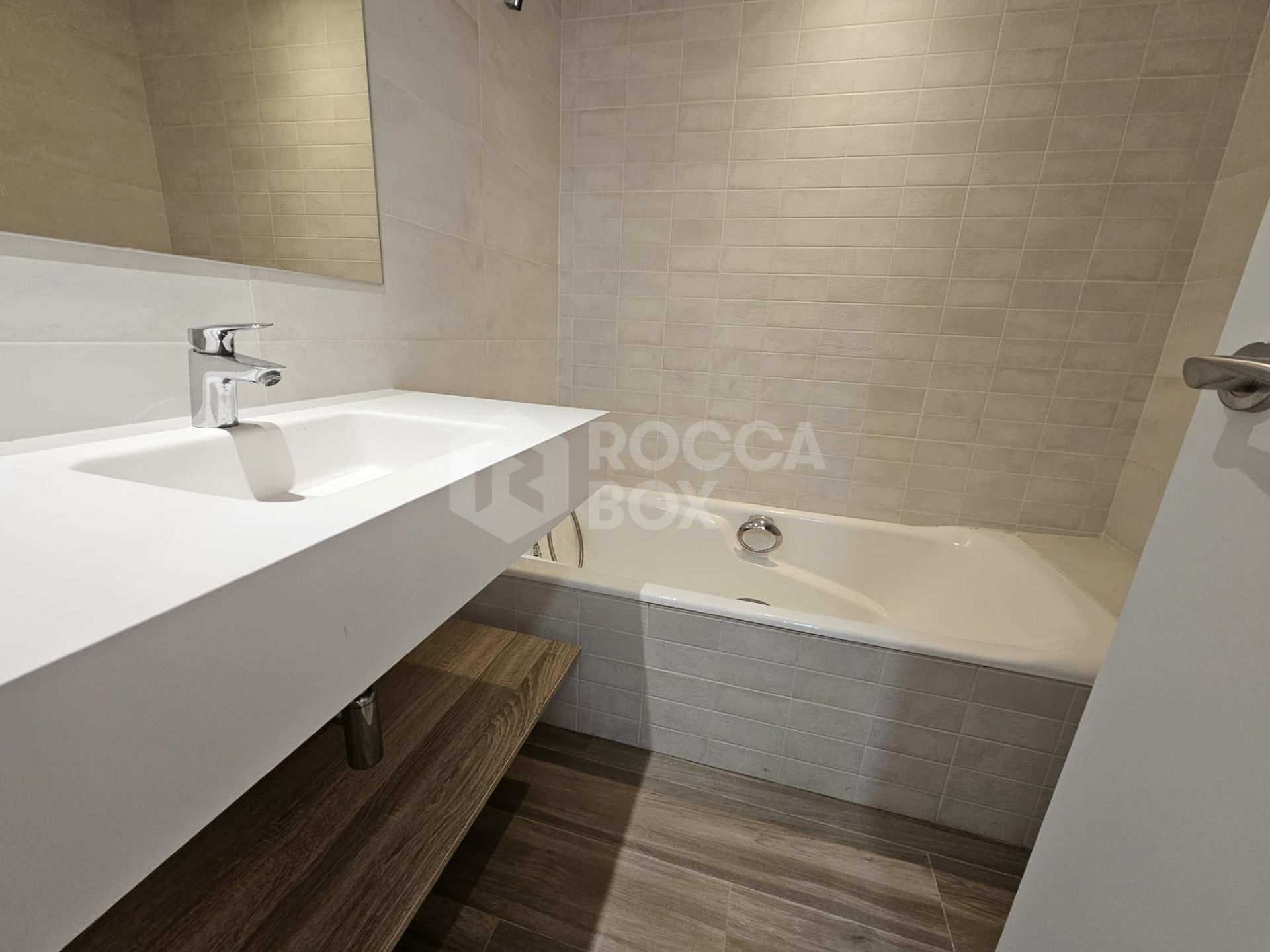 Semi Detached House for sale in Paraíso Bellevue, Benahavis