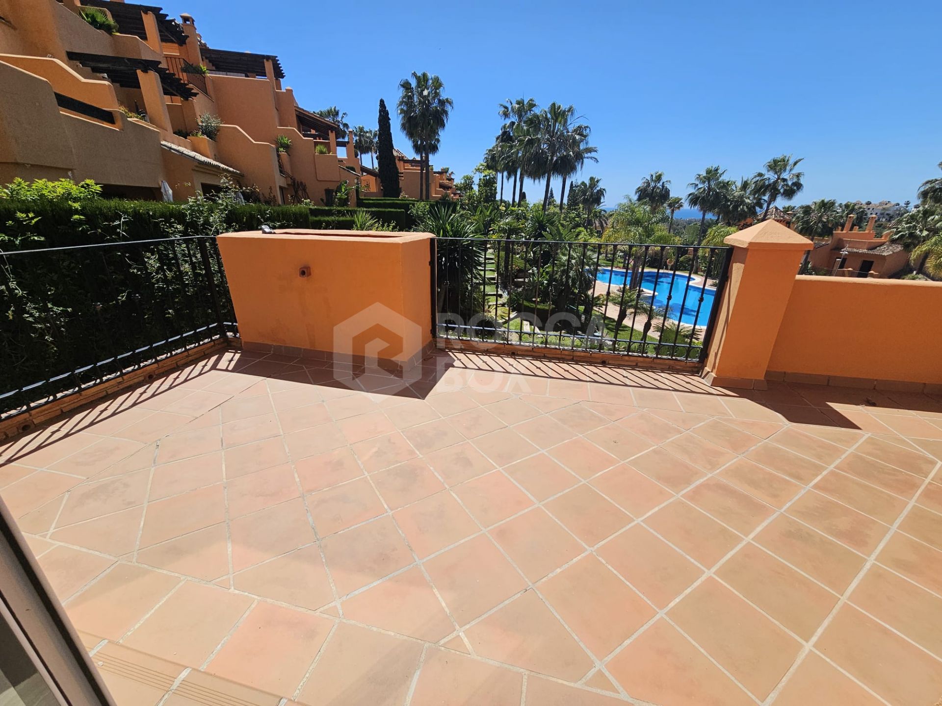Semi Detached House for sale in Paraíso Bellevue, Benahavis