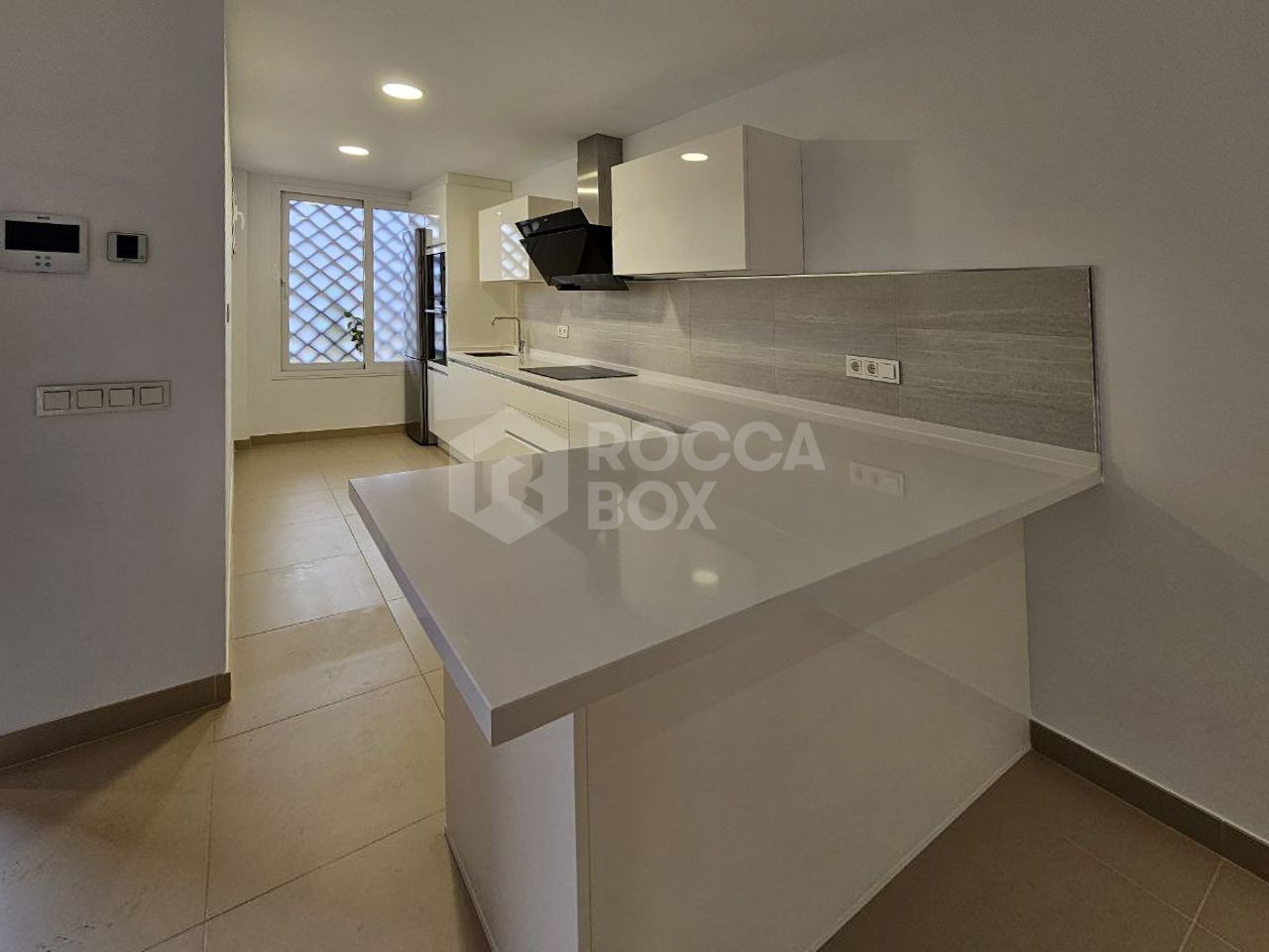 Semi Detached House for sale in Paraíso Bellevue, Benahavis