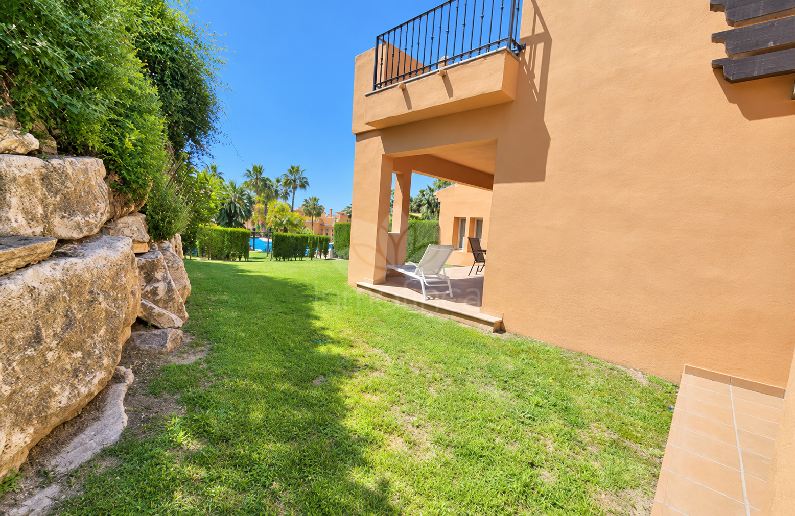 Semi Detached House in Paraíso Bellevue, Benahavis