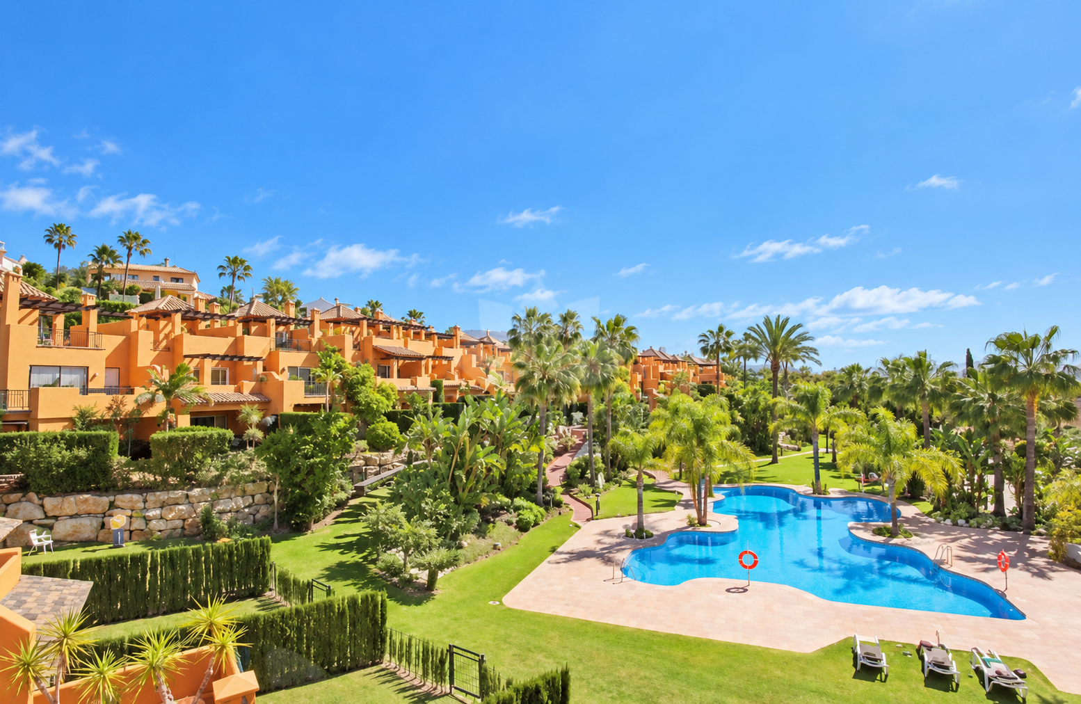 Semi Detached House in Paraíso Bellevue, Benahavis