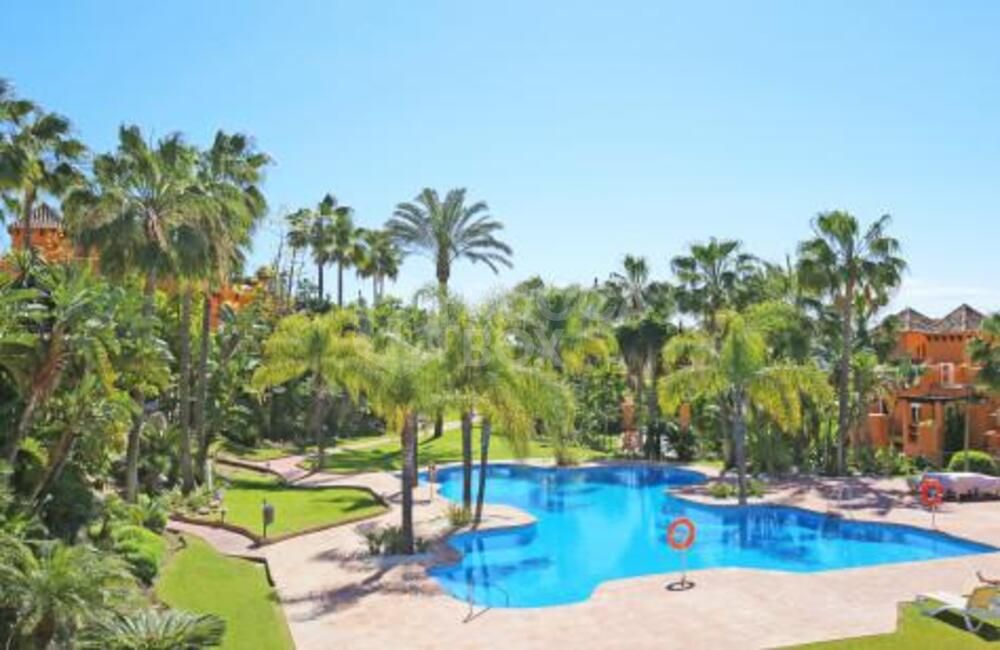Semi Detached House for sale in Paraíso Bellevue, Benahavis