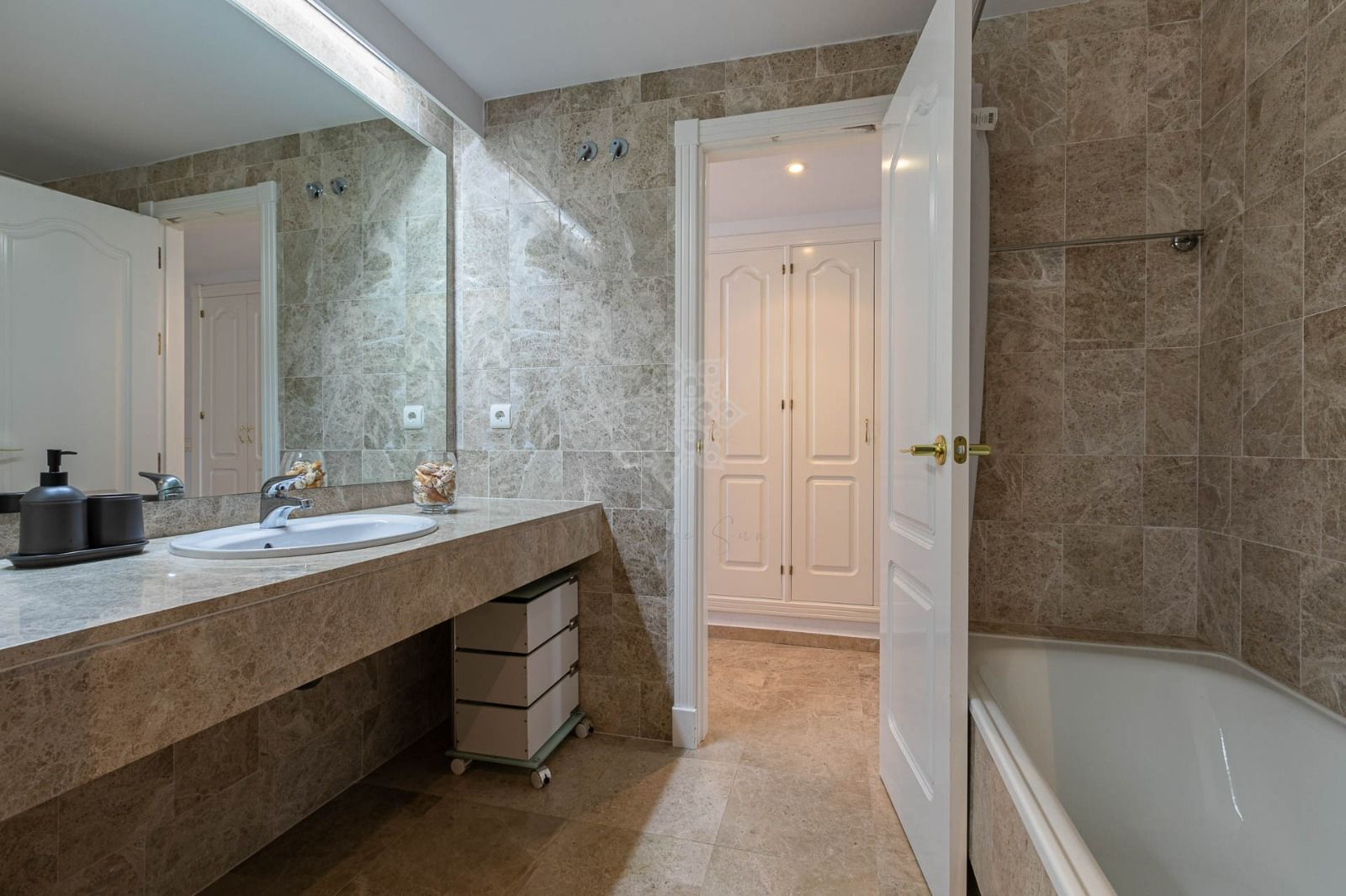 Apartment in Los Naranjos de Marbella, Marbella