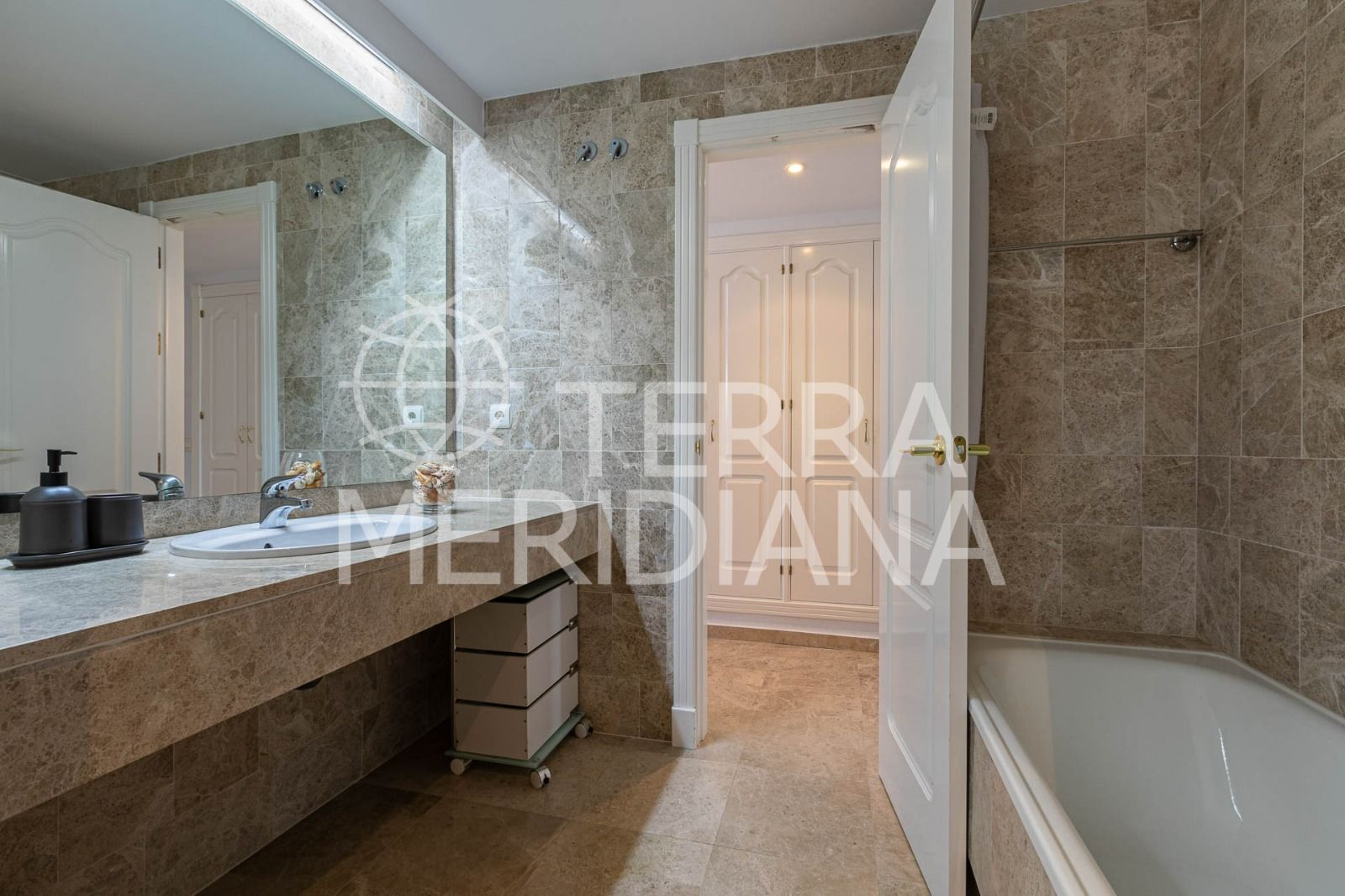 Apartment in Los Naranjos de Marbella, Marbella