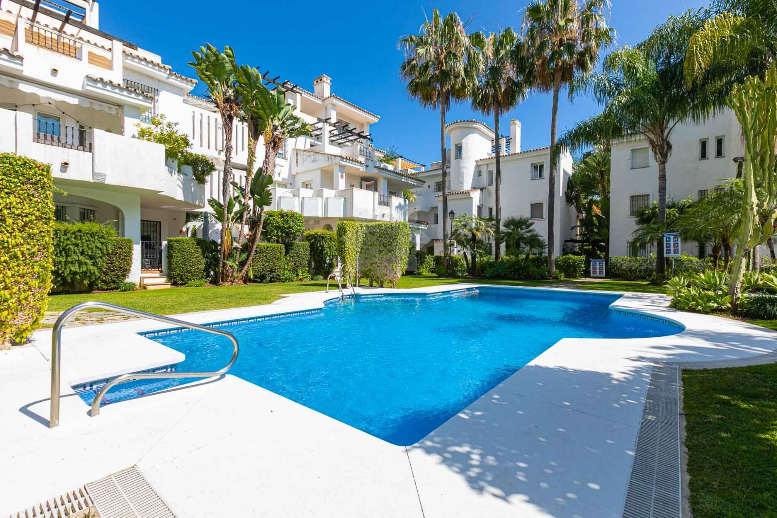 Apartment in Los Naranjos de Marbella, Marbella