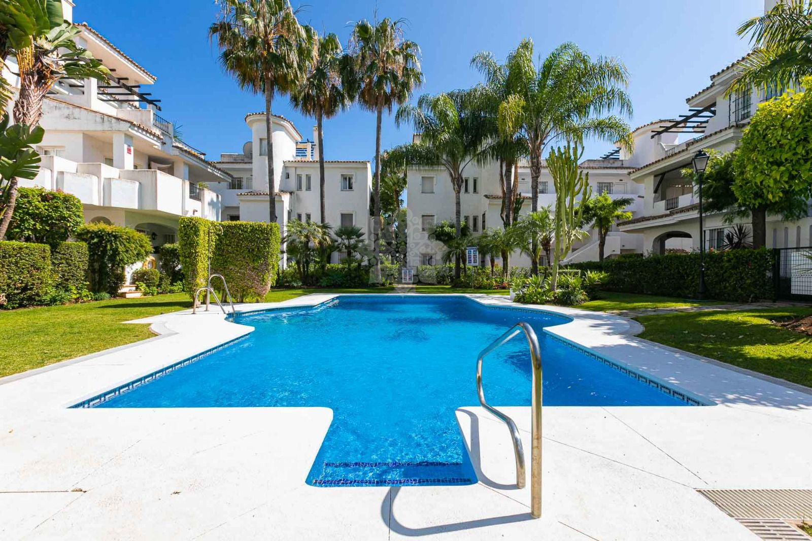 Apartment in Los Naranjos de Marbella, Marbella