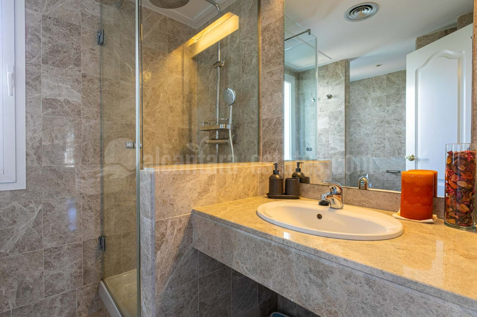 Apartment in Los Naranjos de Marbella, Marbella