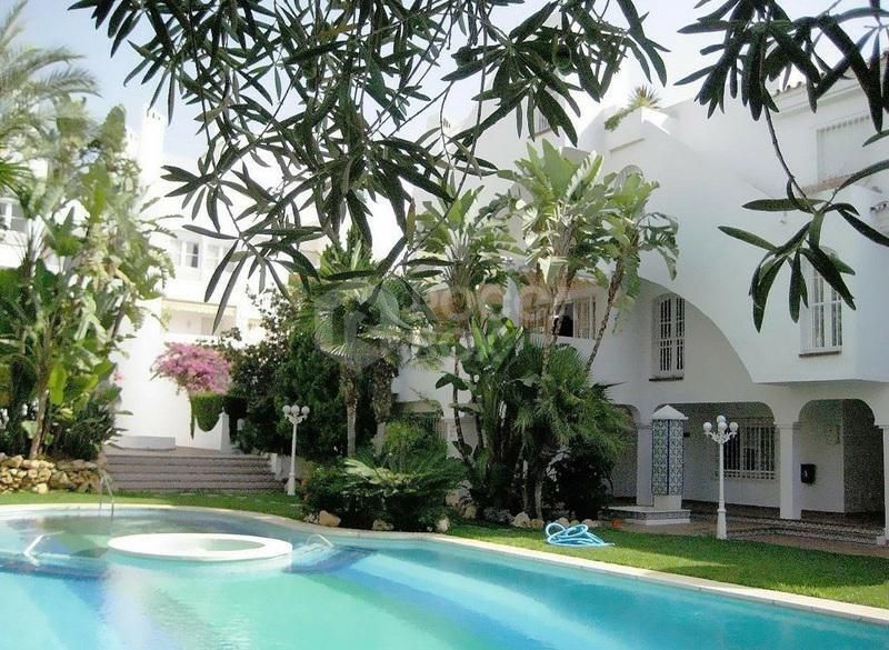 Apartment for long term rent in Rocamar, Marbella Golden Mile