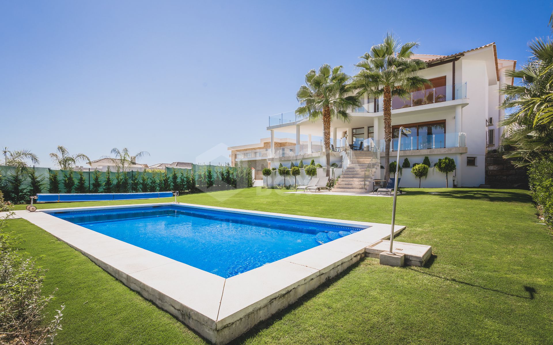 Villa for sale in Los Flamingos Golf, Benahavis