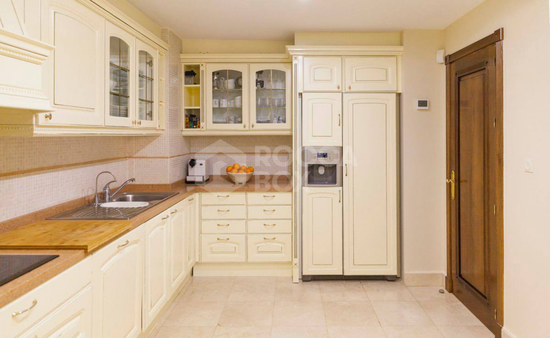 House for sale and for rent in Arenas de Bahia Marbella, Marbella