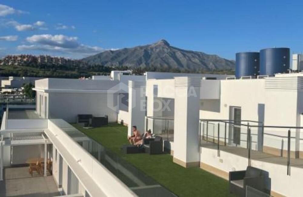 Penthouse for sale in Guadaiza, Nueva Andalucia