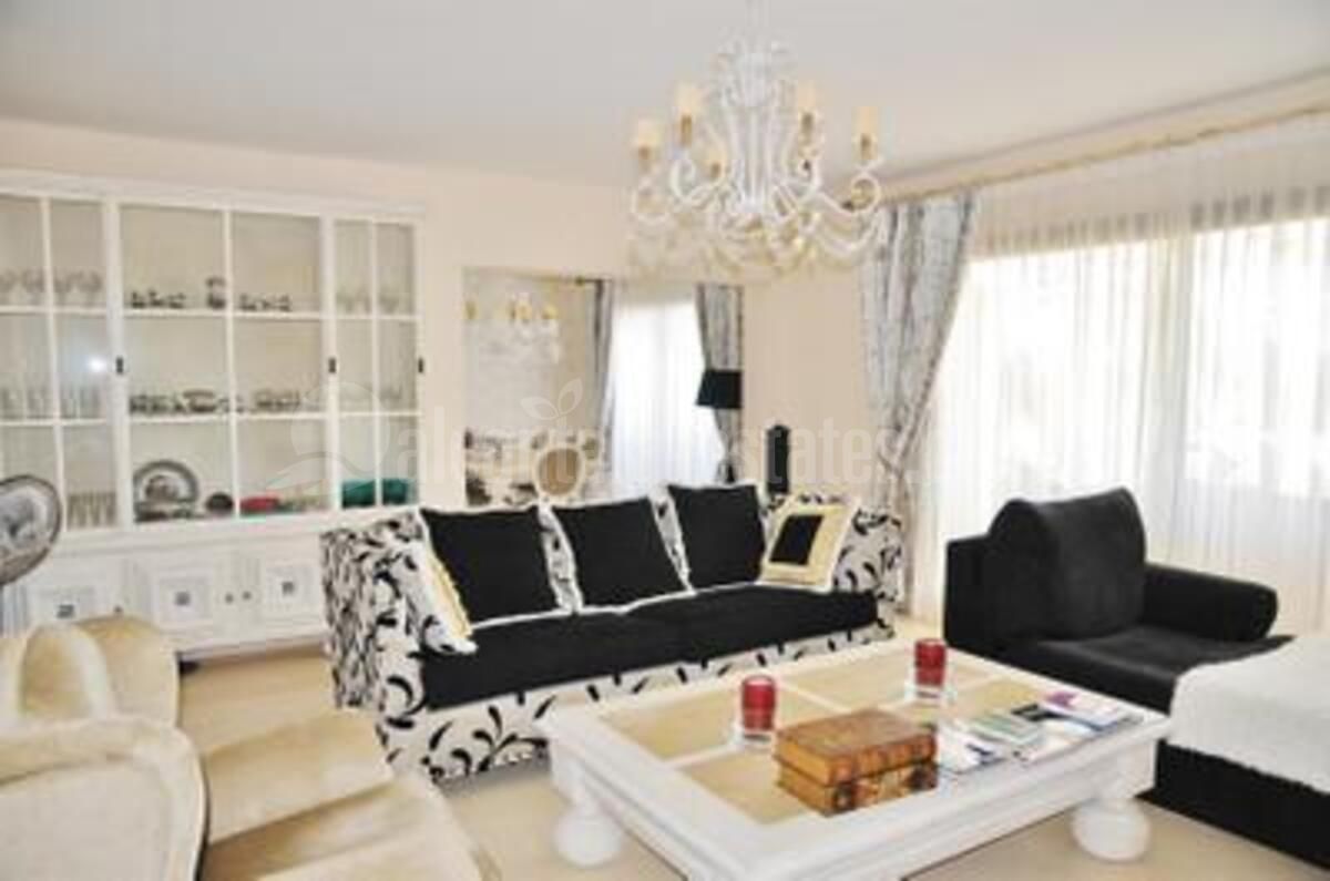 Atico Duplex en Los Capanes del Golf, Benahavis