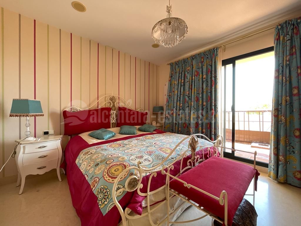Atico Duplex en Los Capanes del Golf, Benahavis